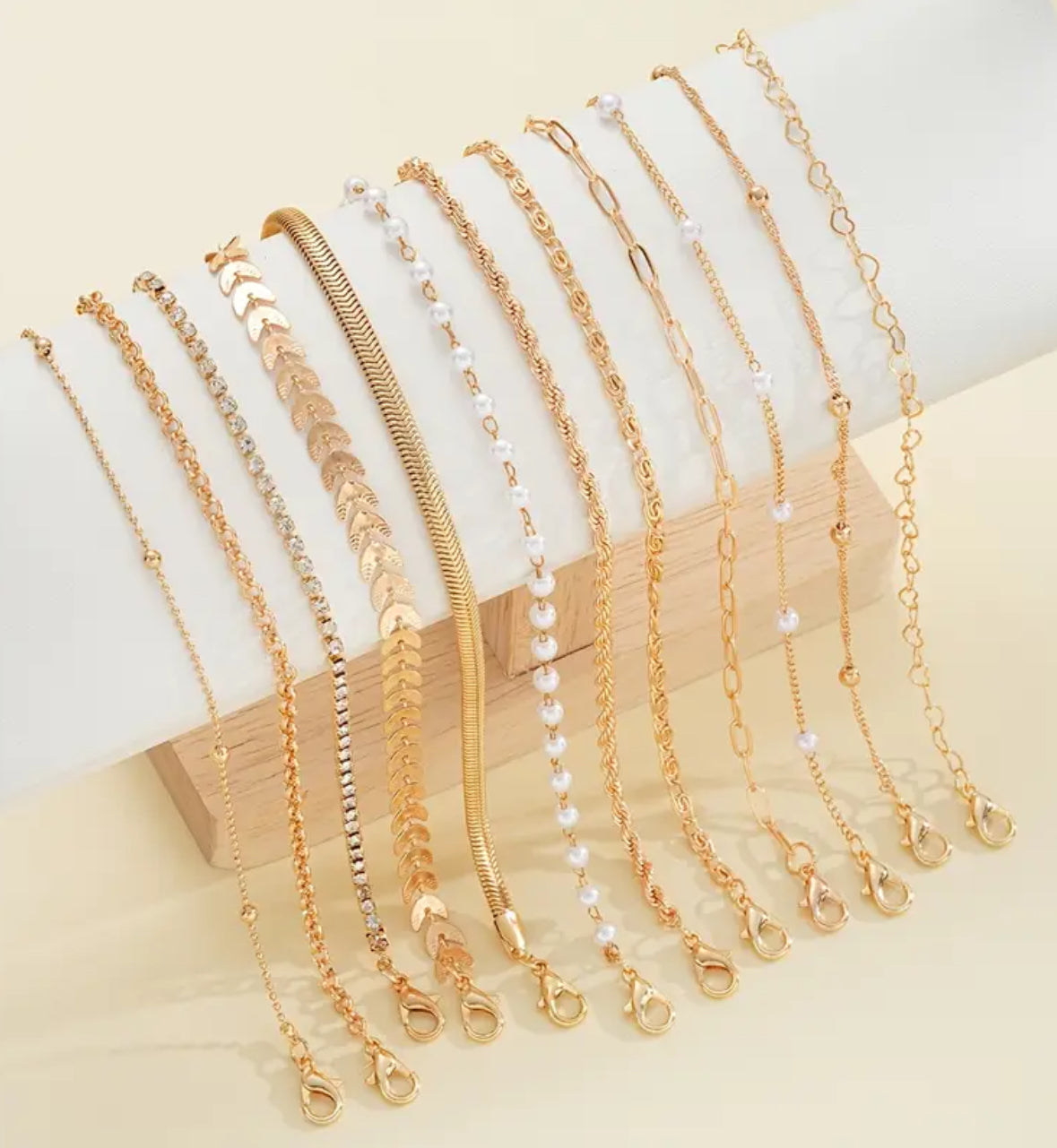 12pcs Gold-Tone Heart & Beaded Layered Bracelet Set for Women – Stylish, All-Season Jewelry for Dates and Daily Wear