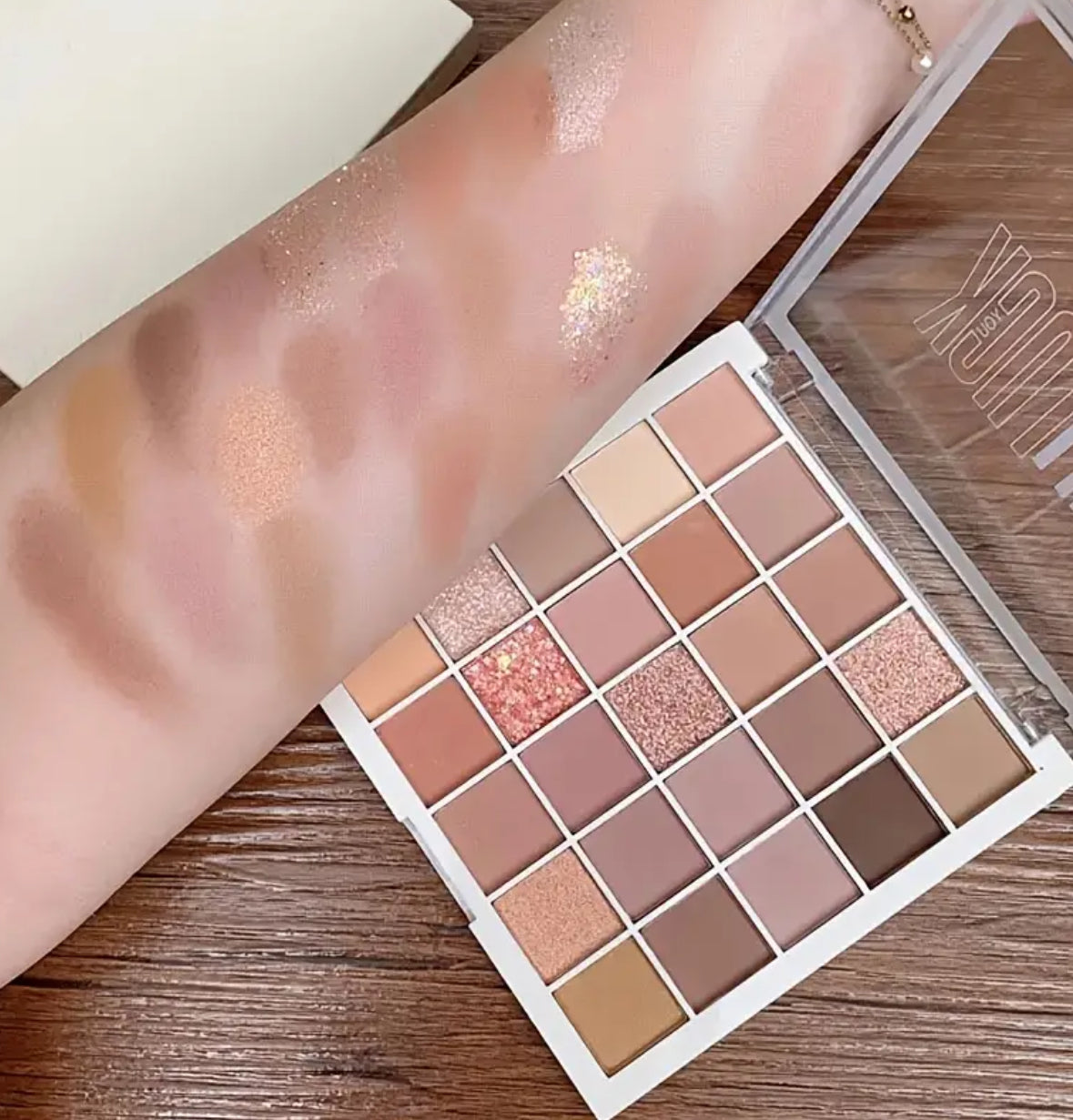 25 Shades Eyeshadow Palette – Long-Lasting Matte, Shimmer & Highlight Colors