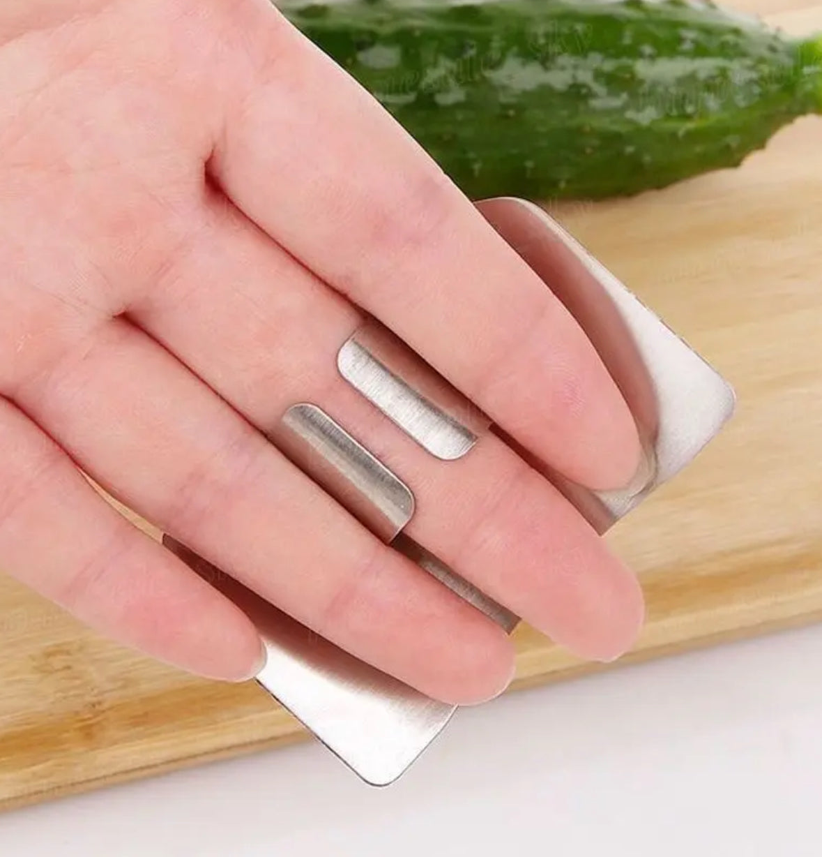 Stainless Steel Finger Guard for Knife Safety – Cut Protection for Home & Professional Chefs