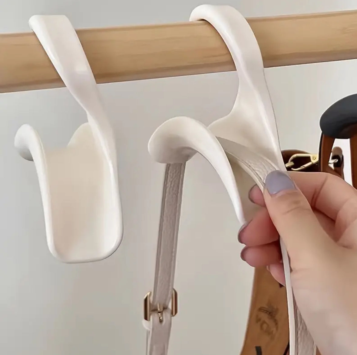 2 Sets (10pcs) White Wardrobe Hooks – Sturdy Plastic Hangers for Handbags, Scarves & Accessories, Smooth Finish