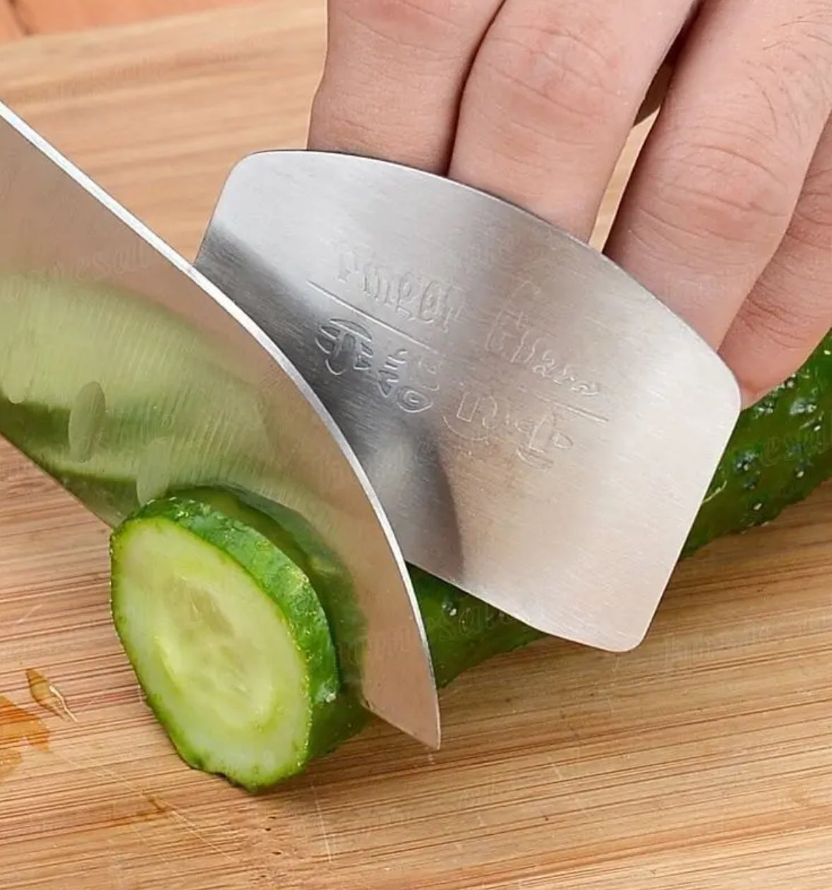 Stainless Steel Finger Guard for Knife Safety – Cut Protection for Home & Professional Chefs