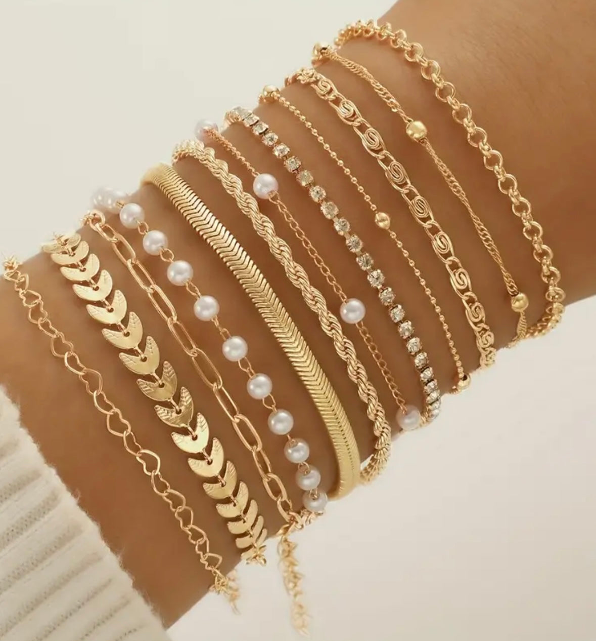 12pcs Gold-Tone Heart & Beaded Layered Bracelet Set for Women – Stylish, All-Season Jewelry for Dates and Daily Wear