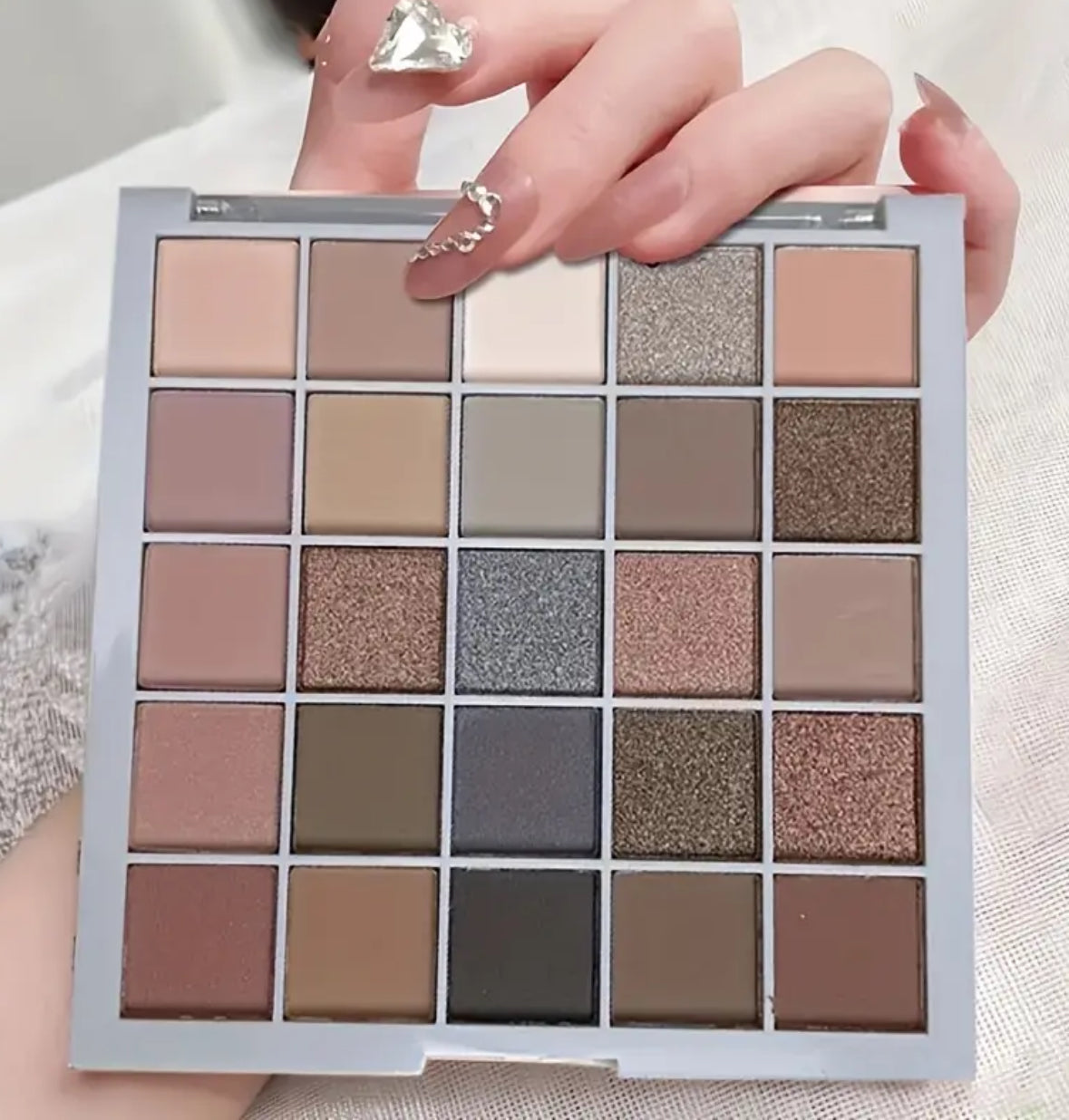 25 Shades Eyeshadow Palette – Long-Lasting Matte, Shimmer & Highlight Colors